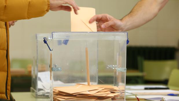 Sondeo GAD3 para TVE y autonómicas: El PP superaría en Castilla y León al PSOE en escaños con Vox como tercera fuerza