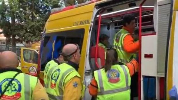 Dos ancianos sufren un ictus y una parada cardiorrespiratoria cuando iban a votar