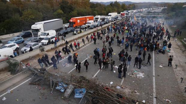 La AP-7 en Gerona reabre parcialmente horas después del desalojo del Tsunami