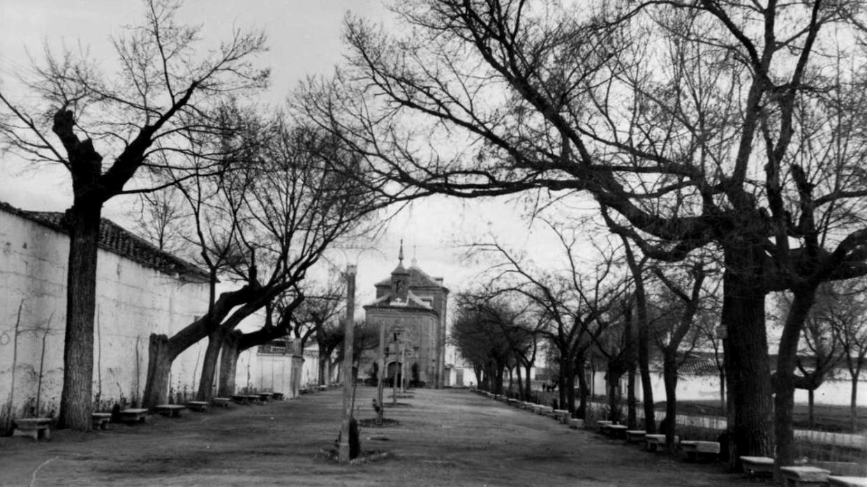 En 1916, el crimen del barbero Félix Sánchez Delgado conmocionó a la localidad de Madridejos. Vista del Paseo y Ermita del Cristo (Foto, Archivo Diputación Provincial de Toledo