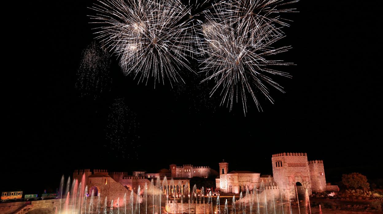 Fuegos artificiales durante el espectáculo «El sueño de Toledo»