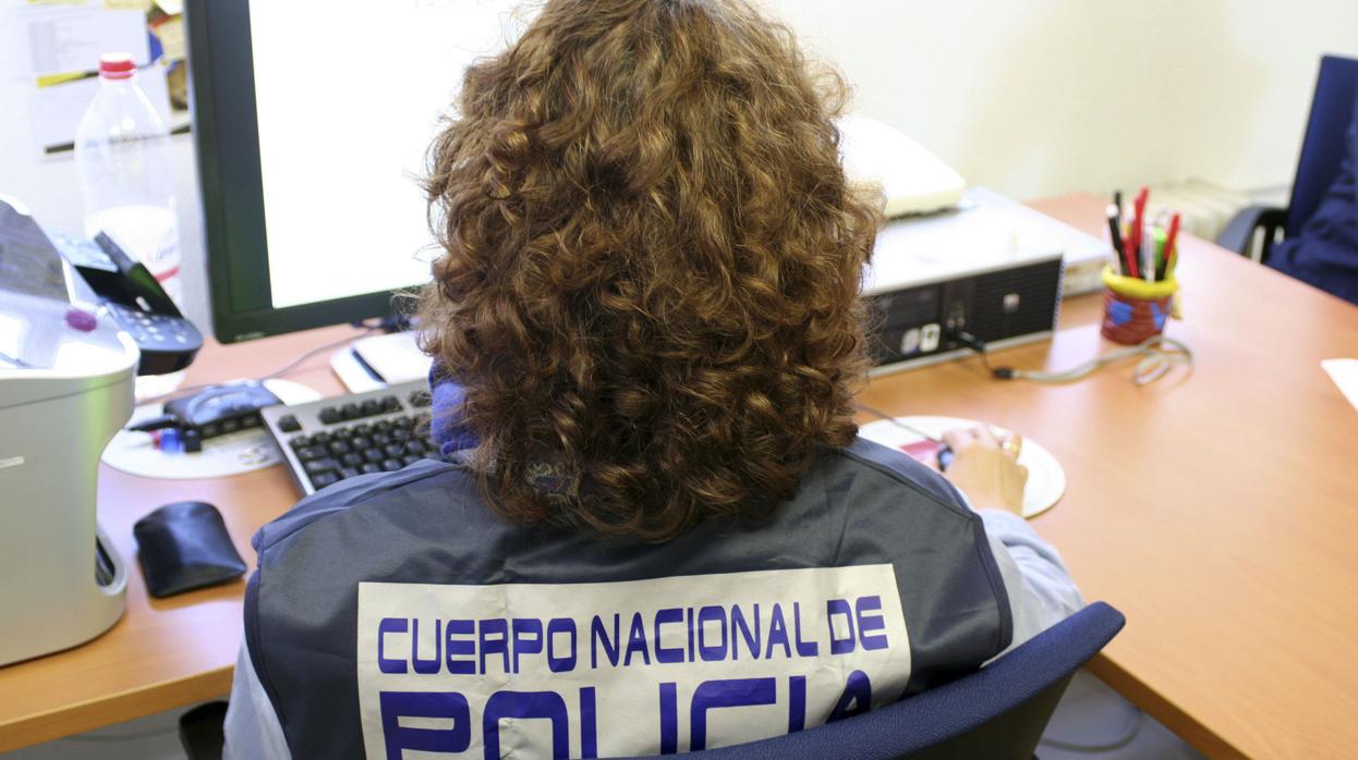 Detenido en Salamanca por difundir imágenes de pornografía infantil en un grupo de WhatsApp