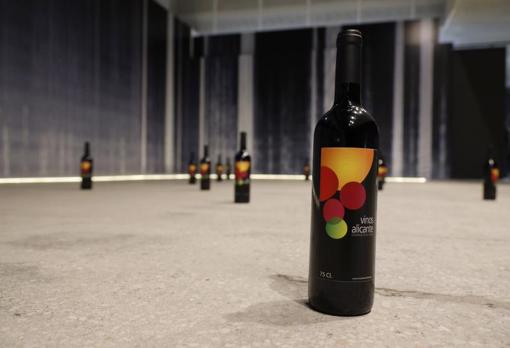 Botellas de muestra de los vinos con Denominación de Origen Alicante