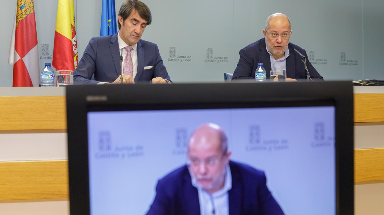 El vicepresidente y portavoz de la Junta, Francisco Igea, junto al consejero Álvarez Quiñones, en la rueda de prensa posterior al Consejo de Gobierno