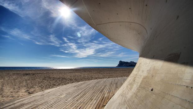 Las nuevas vistas de Benidorm: una pasarela de «falsa» madera y un mirador de altura