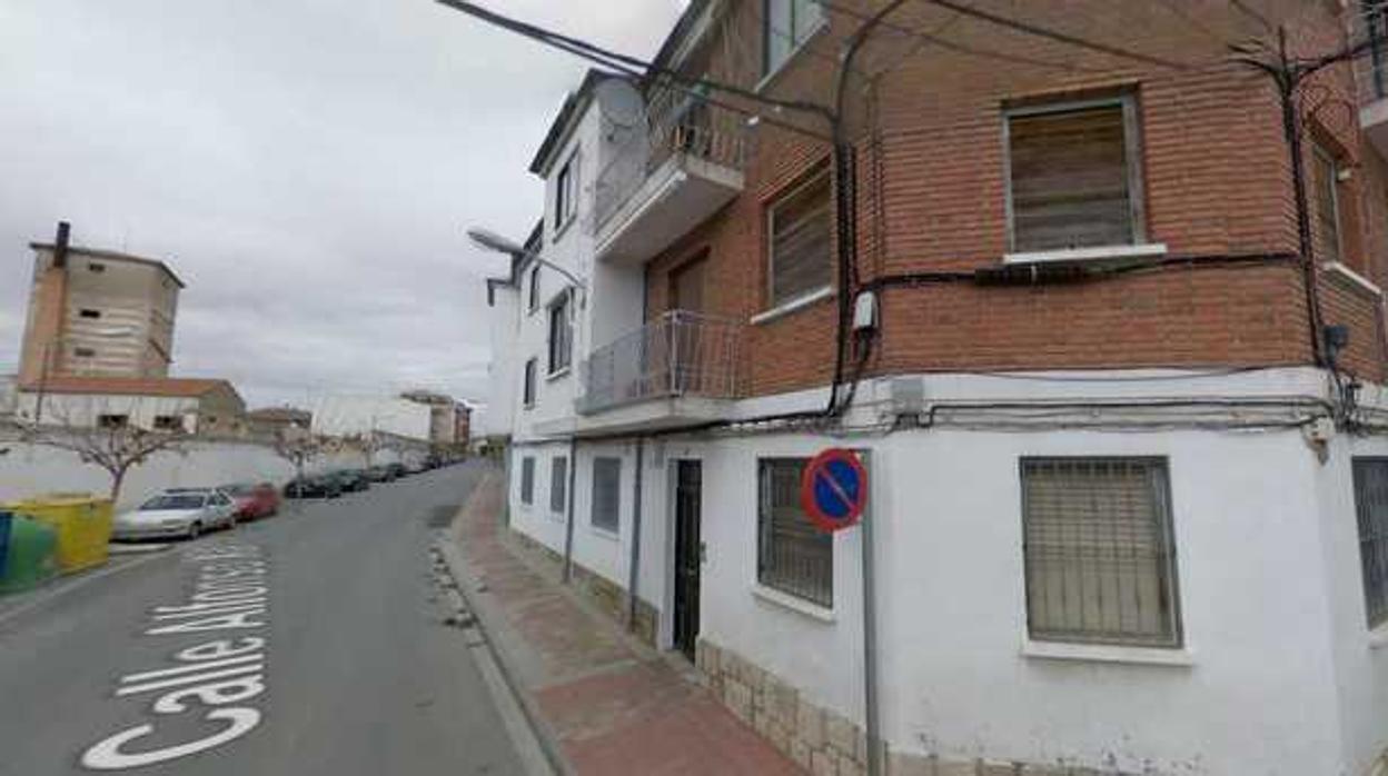 La calle donde se encuentra la vivienda en la que se produjo el incendio de la caldera