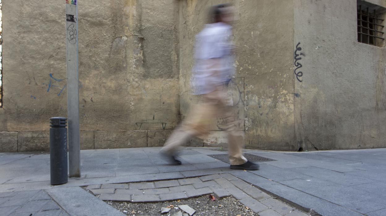 Alcorque vacío en una calle de Madrid