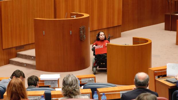 Vídeo: la emocionada intervención de una procuradora de Burgos tras estrenar su tribuna accesible