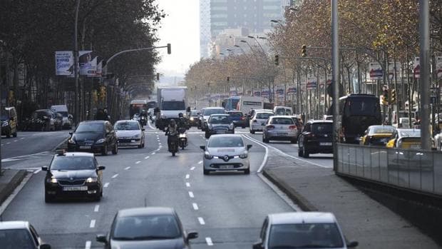 Los conductores pierden dos días al año por las retenciones para acceder a Barcelona