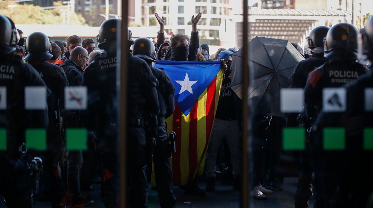 El Parlamento balear no logra consensuar una moción de apoyo a la Policía en Cataluña