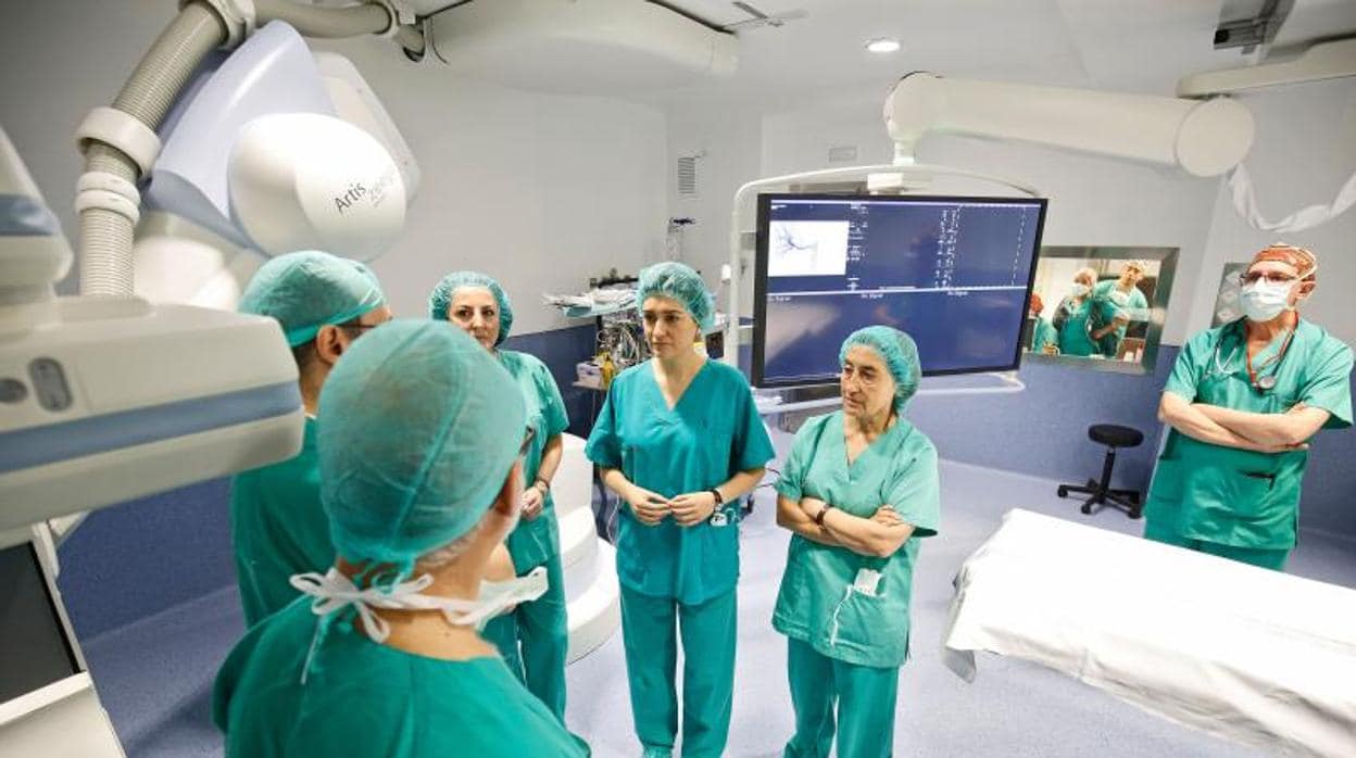 Personal médico en un quirófano de un hospital valenciano