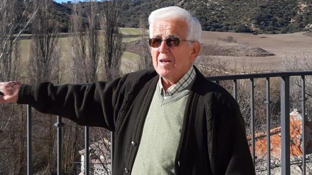 Un alcalde de 87 años no podrá asistir a un homenaje en el Senado porque «no tengo quien me lleve»