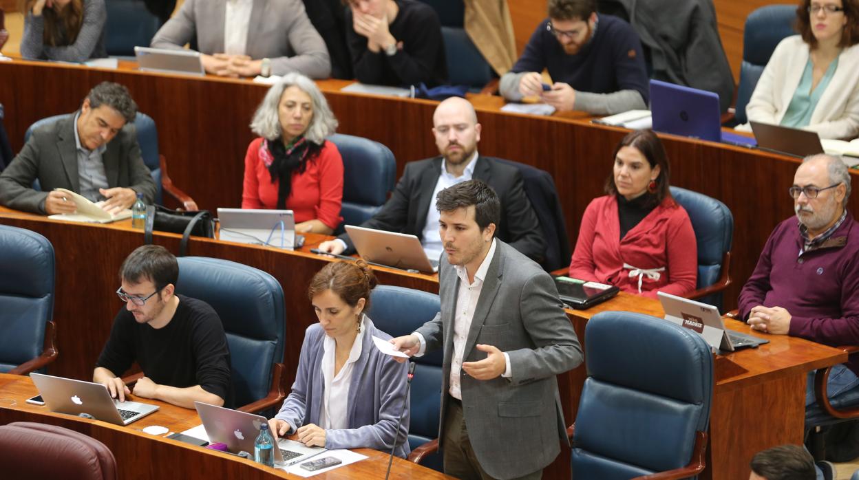 Bancada de Más Madrid, durante el pleno de la Asamblea