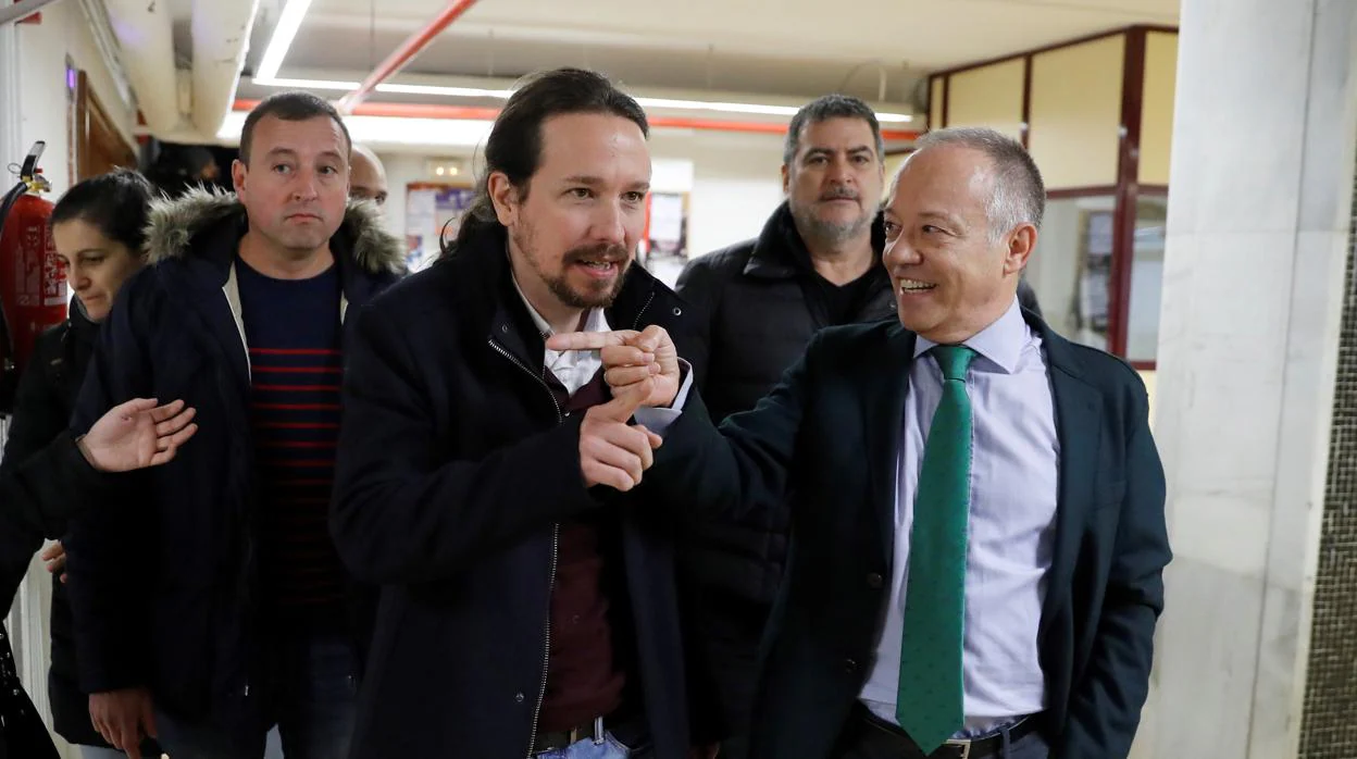 El líder de Podemos, Pablo Iglesias, antes de participar en la charla "La lucha antifascista en la Unión de Estudiantes Progresistas - Estudiantes de Izquierda (UEP - ei)" en la Universidad Complutense