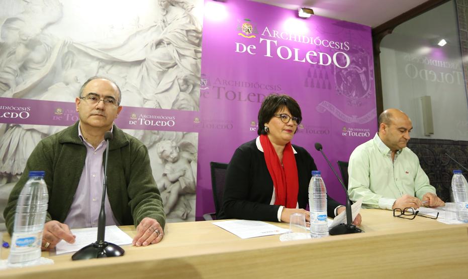 Victoria Melchor, coordinadora de «Libres para educar», con Francisco Manuel Sánchez y Juan Manuel García de la Camacha. Los tres son profesores