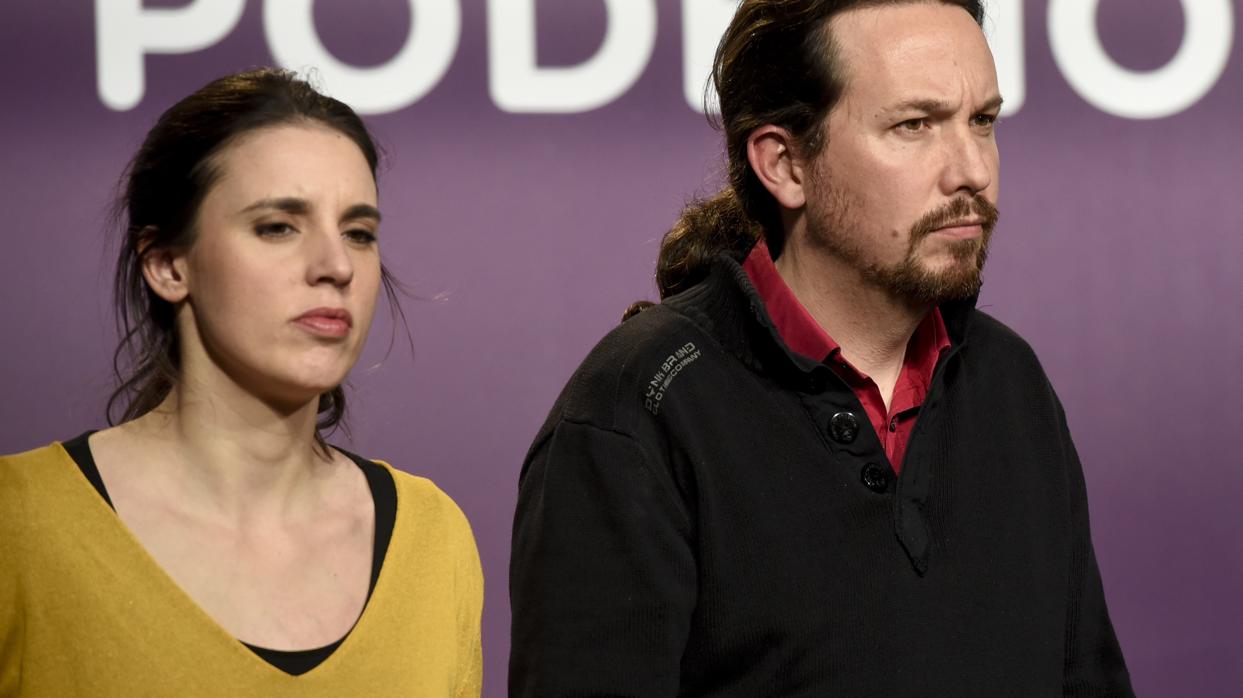 La número dos de Podemos, Irene Montero, y el secretario general del partido, Pablo Iglesias, hace unas semanas en un mitin electoral