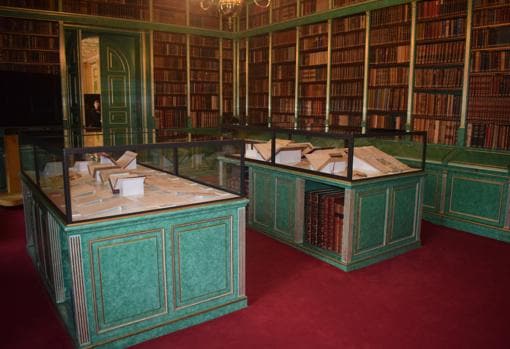 Biblioteca del palacio en la que se conservan valiosos documentos como 21 cartas escritas por Cristóbal Colón