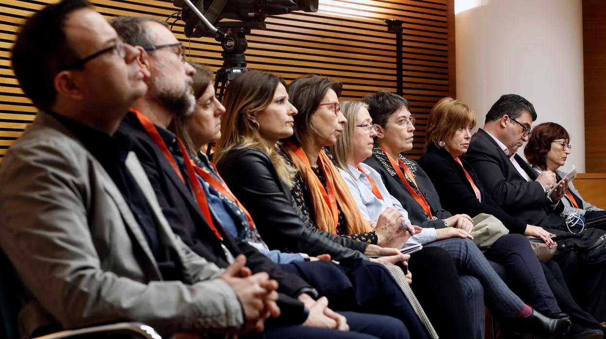 Empar Marco, junto a los miembros del Consejo Rector este martes en las Cortes Valencianas