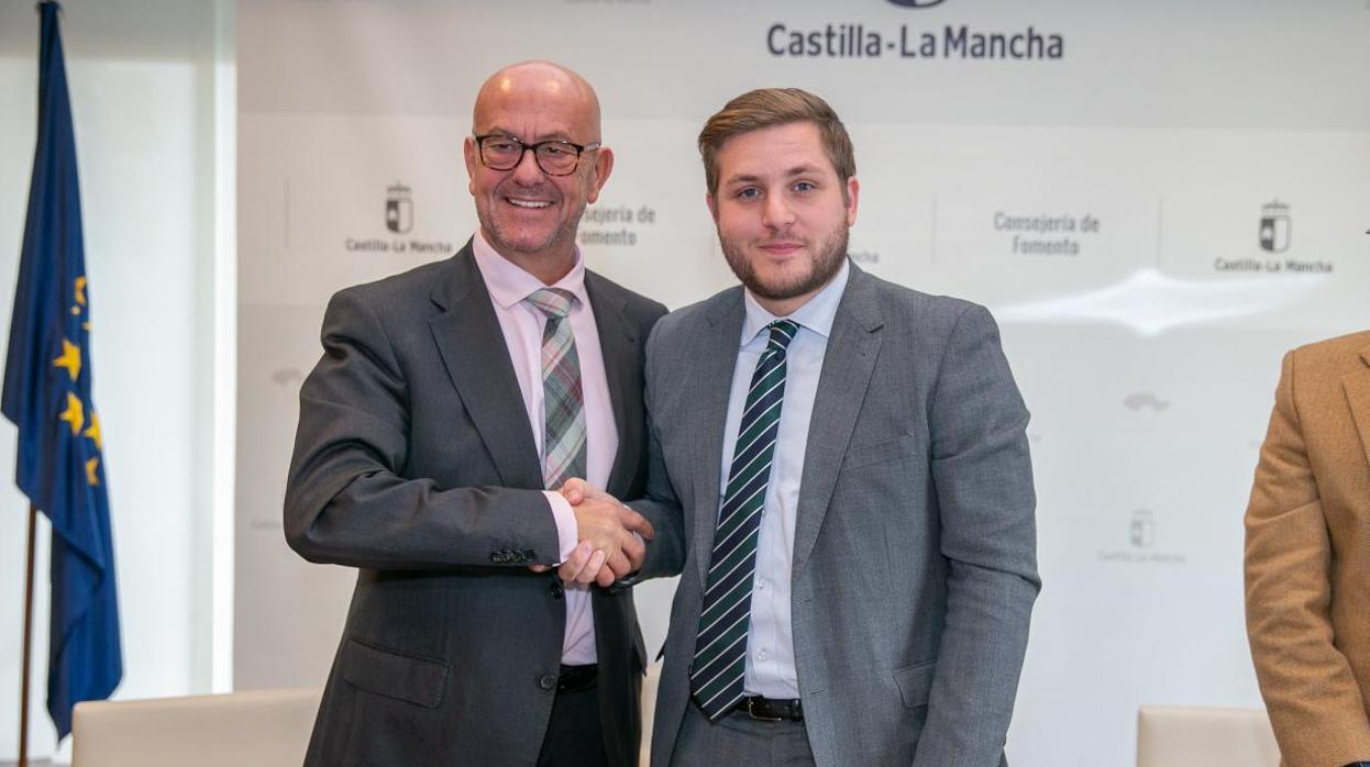 Emilio Bravo y Nacho Hernando, tras la firma del convenio