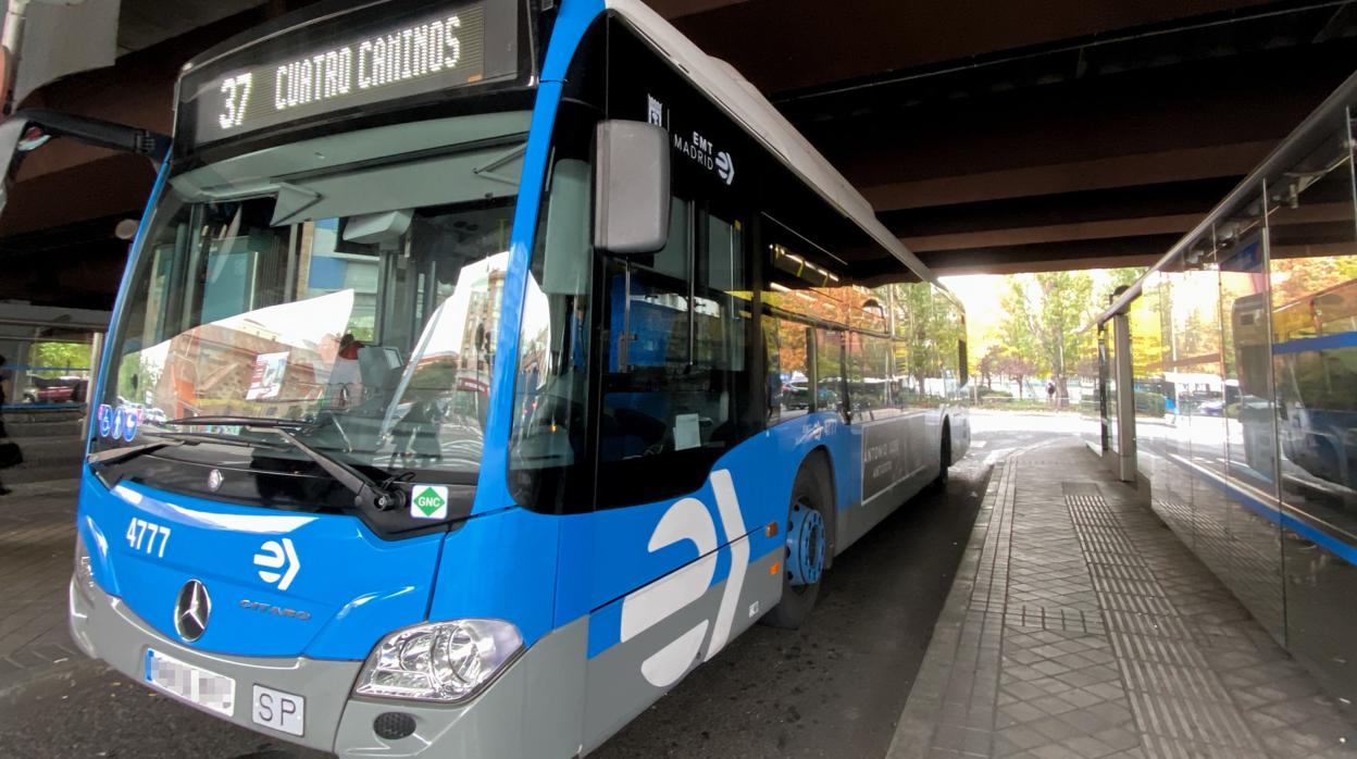 Un autobús de la EMT