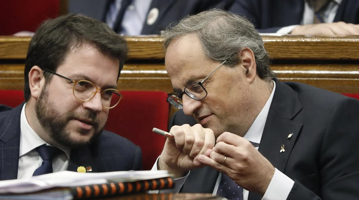 Pere Aragonès y Quim Torra, en el Parlament