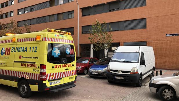 Apuñalan de gravedad a una joven de 24 años en su casa de Madrid