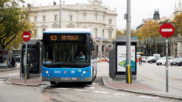 La EMT retira «con carácter inmediato» la campaña de publicidad de apuestas online de sus autobuses