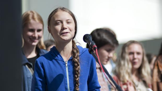 Piden a Greta Thunberg que no acepte el coche de batería de litio que le ofrece la Junta de Extremadura