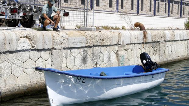 Una patera con nueve personas a bordo llega a las costas de Alfaz del Pi (Alicante)