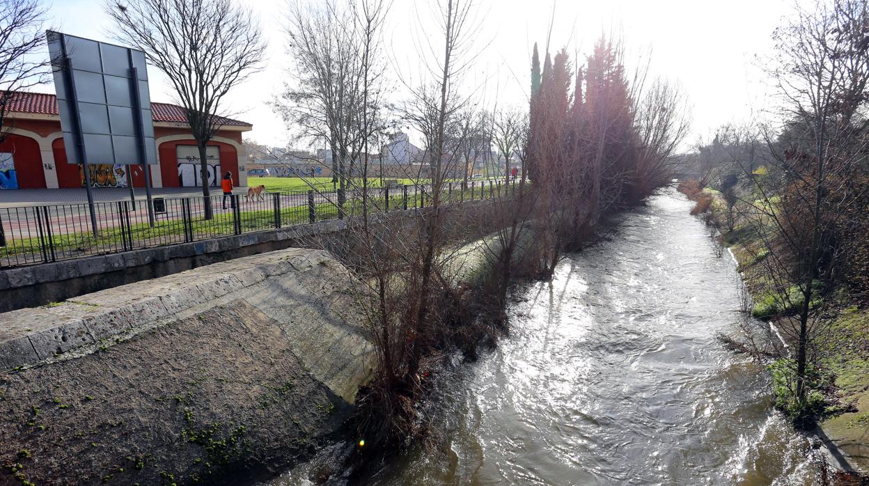 El río Esgueva a su paso por Valladolid