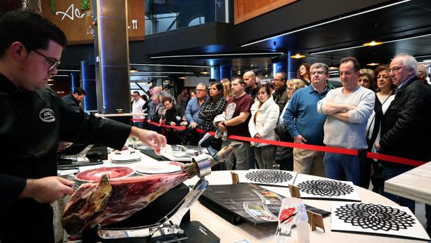 Antonio González gana el III Concurso Nacional de Cortadores de Jamón