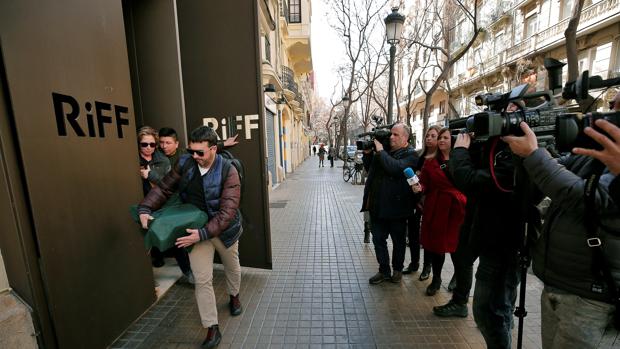 El juez archiva el caso por la muerte de una clienta en que comió setas en el restaurante Riff de Valencia