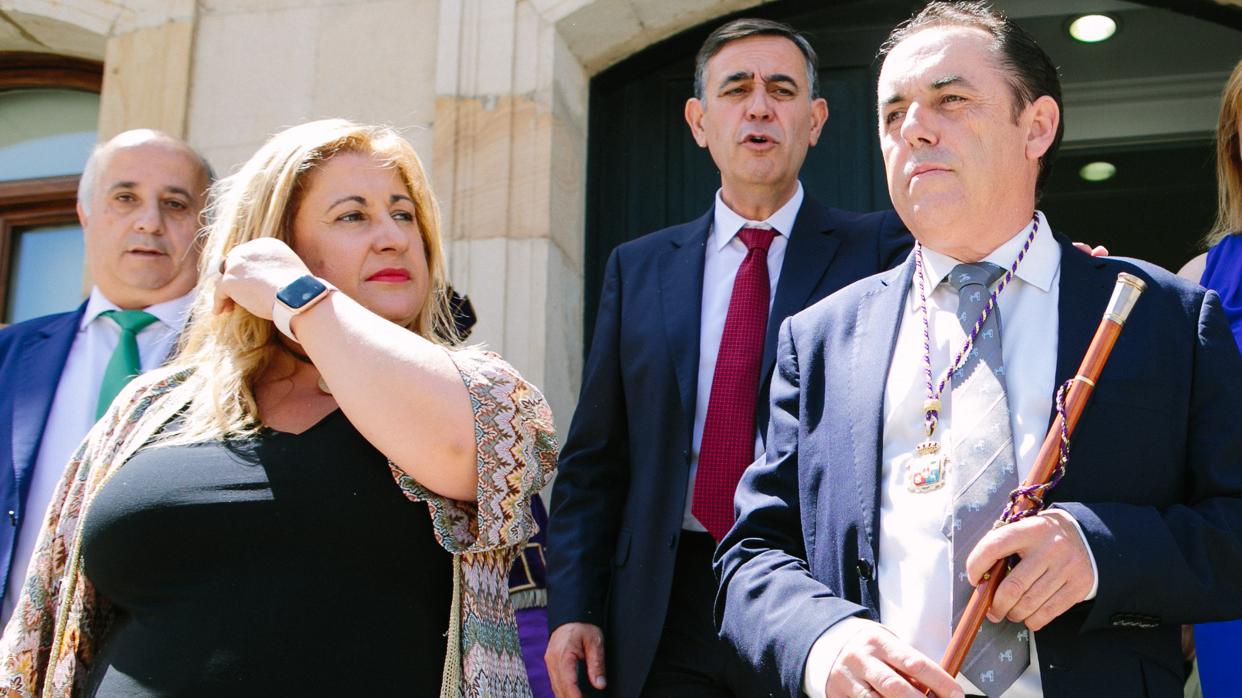 La popular Yolanda de Gregorio y Antonio Pardo (PPSO) el día de la toma de posesión de Benito Serrano (PP) como presidente de la Diputación de Soria