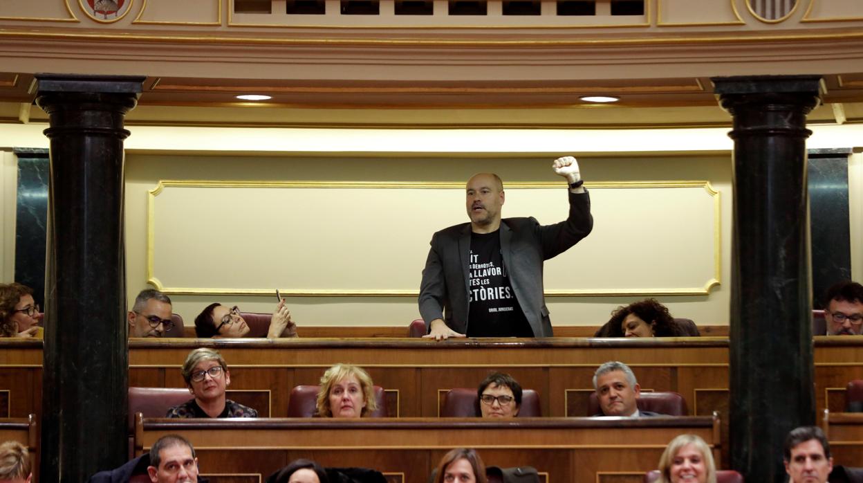 El diputado de ERC Jordi Salvador, durante su acatamiento