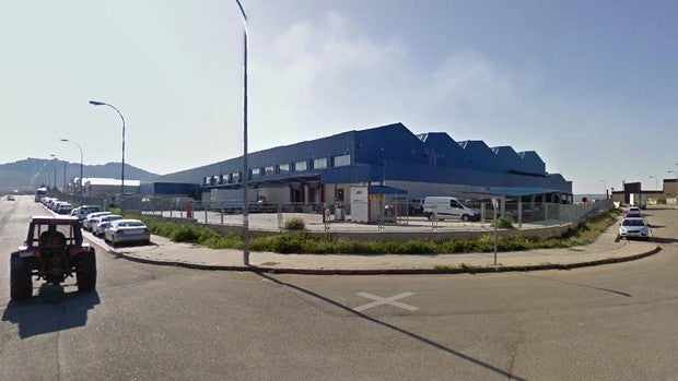 Cae desde el tejado de un almacén de alimentación en Mora cuando realizaba tareas de mantenimiento