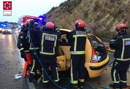 Trabajos de excarcelación de los bomberos