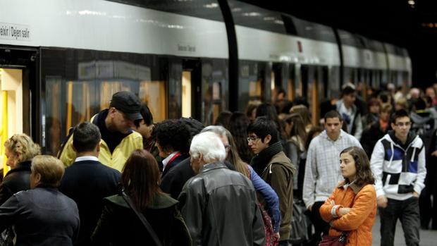 Metrovalencia ofrecerá servicio nocturno tres días consecutivos durante el puente de la Constitución