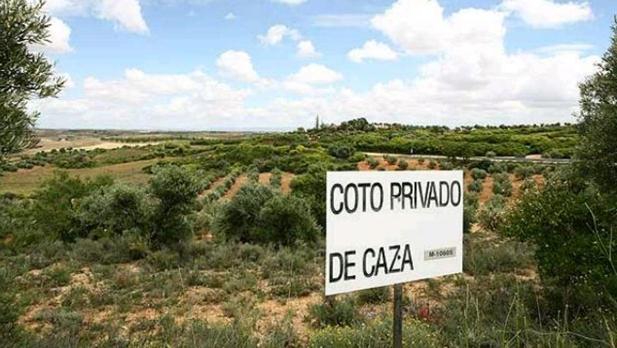 Cartel de coto privado de caza de una finca