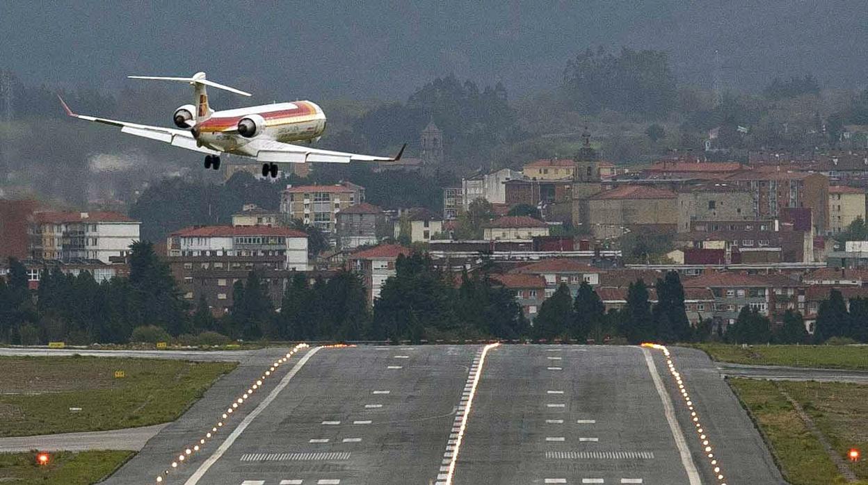 Aeropuerto de Vitoria, desde donde se activó el protocolo de seguridad en varias ocasiones ante los hechos