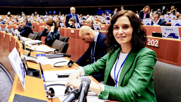 Ayuso insta en Bruselas a dejar un «planeta más limpio» y en libertad