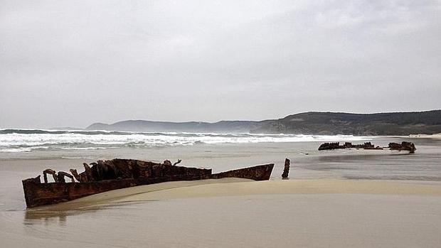 El último temporal hace emerger de nuevo un barco hundido hace un siglo en la Costa da Morte
