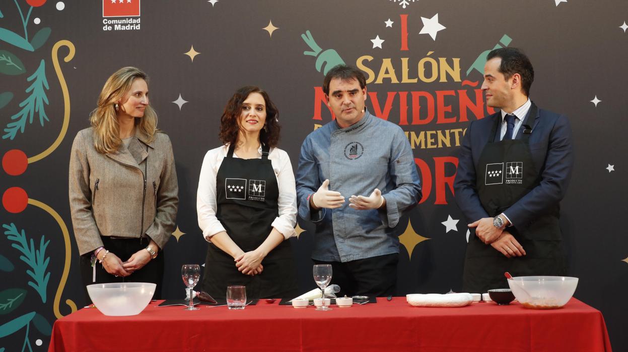 Isabel Díaz Ayuso e Ignacio Aguado en el I Salón Navideño de productos de la Comunidad de Madrid