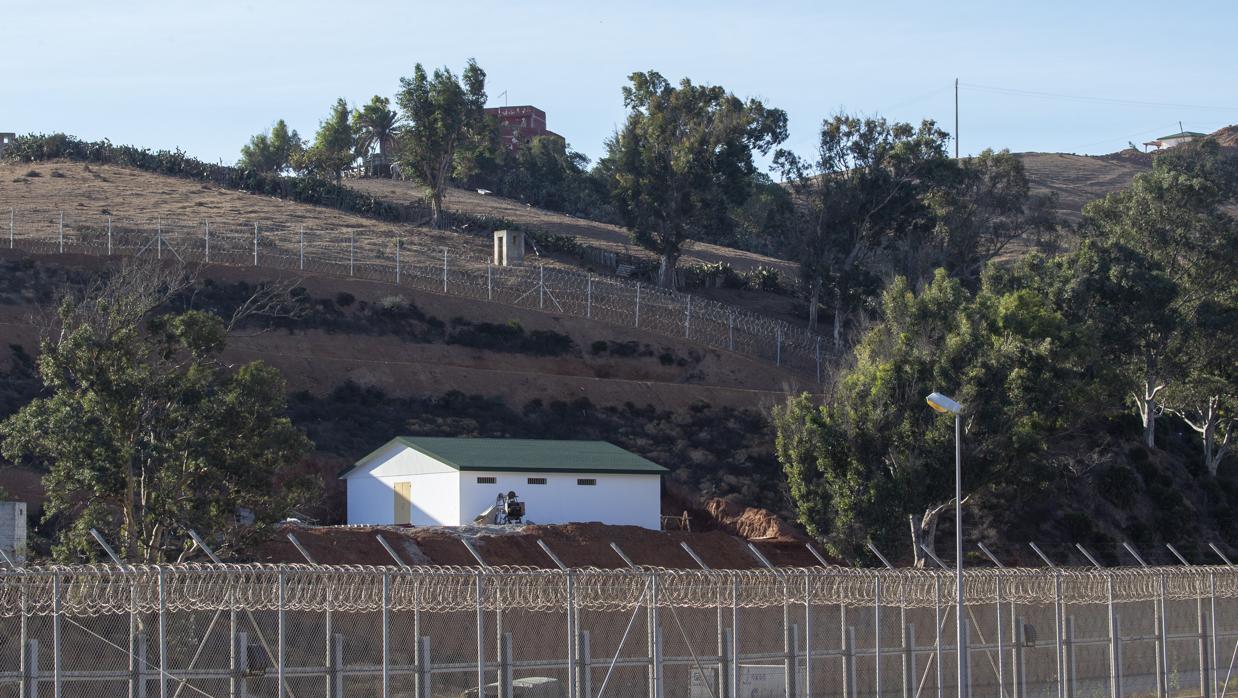 Marruecos construyó una valla con cuchillas en paralelo a la verja española,