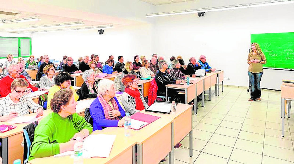 Clases de un curso de la Universidad de la Experiencia en Valladolid