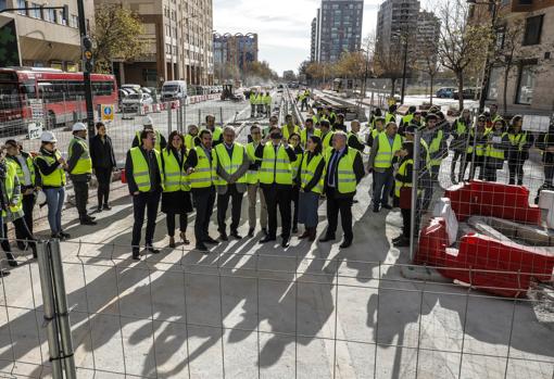 Imagen de la visita a las obras por parte de las autoridades