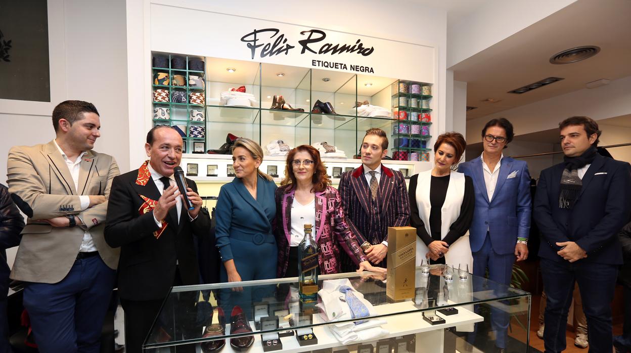 Félix Ramiro interviene en el acto ante la presencia de la alcaldesa