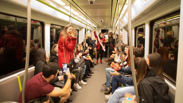 En metro a las cenas de empresa de Navidad en Valencia: transporte nocturno hasta las tres de la madrugada