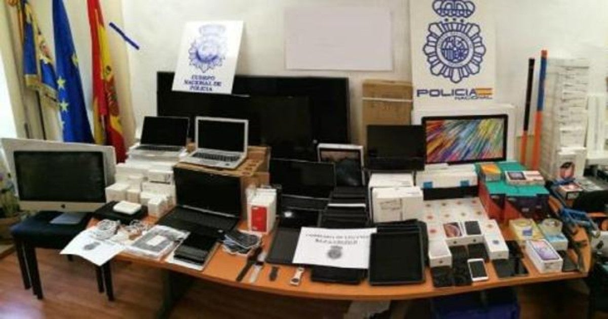 Imagen de los dispositivos recuperados por la Policía tras la desarticulación de la banda