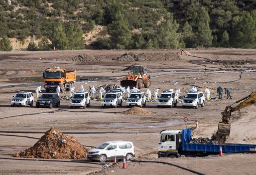 Imagen tomada este jueves de las tareas de búsqueda del cuerpo de Marta Calvo en el vertedero de Dos Aguas (Valencia)