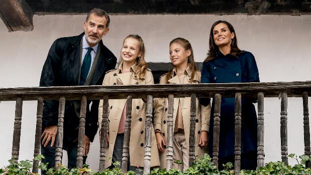 Los Reyes y sus hijas vuelven a felicitar la Navidad desde Asturias